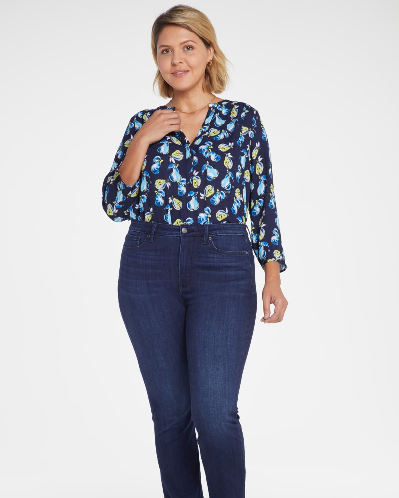 Front of a model wearing a size 18W HR Billie slim bootcut in Norwalk by NYDJ. | dia_product_style_image_id:301525